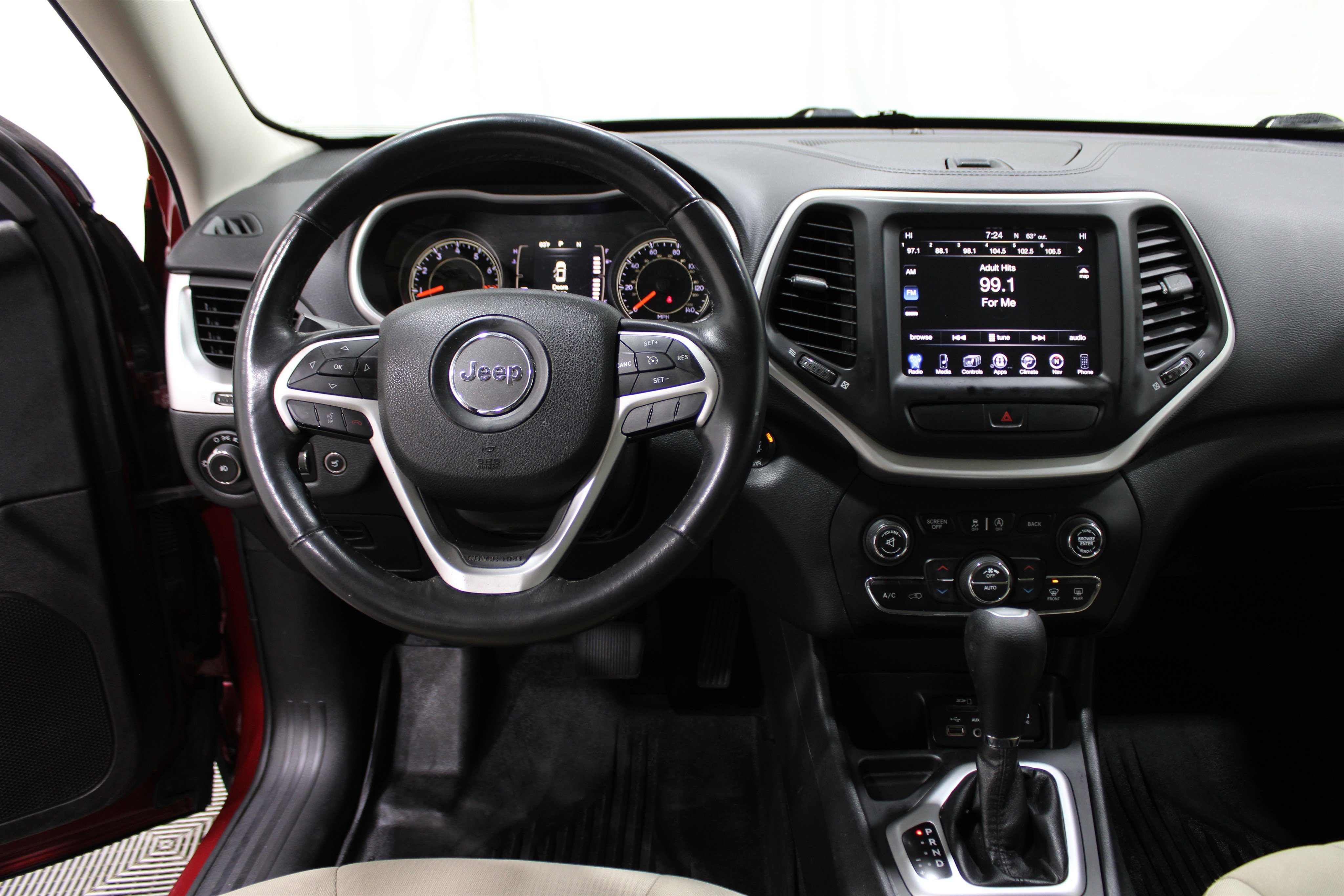 Used 2015 Jeep Cherokee Latitude with VIN 1C4PJLCS1FW677543 for sale in Wichita, KS