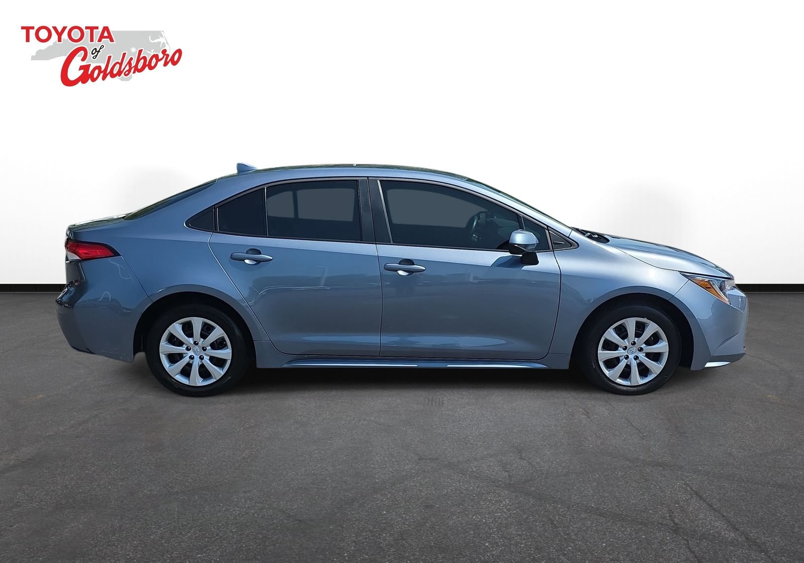 Used 2025  Toyota LE image 4
