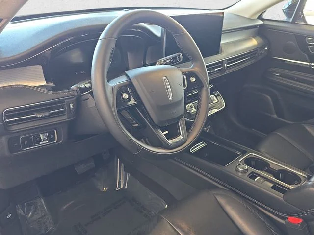 Used 2024 Gray Metallic Lincoln Premiere image 16