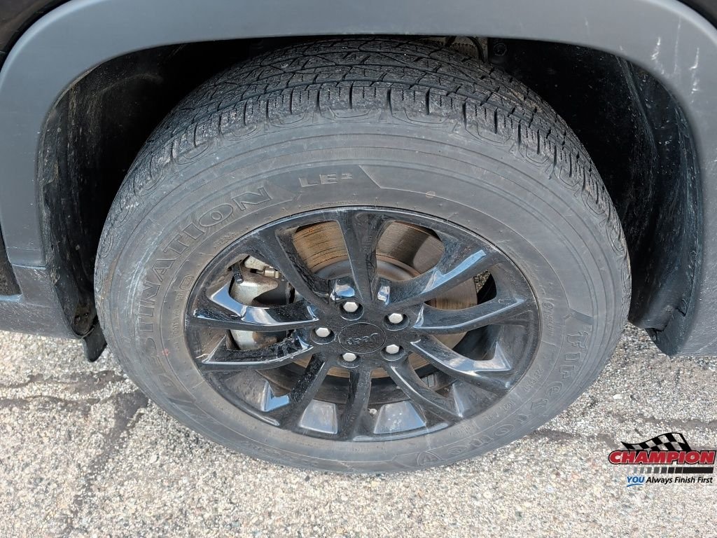 Used 2023 Black Jeep Altitude image 9