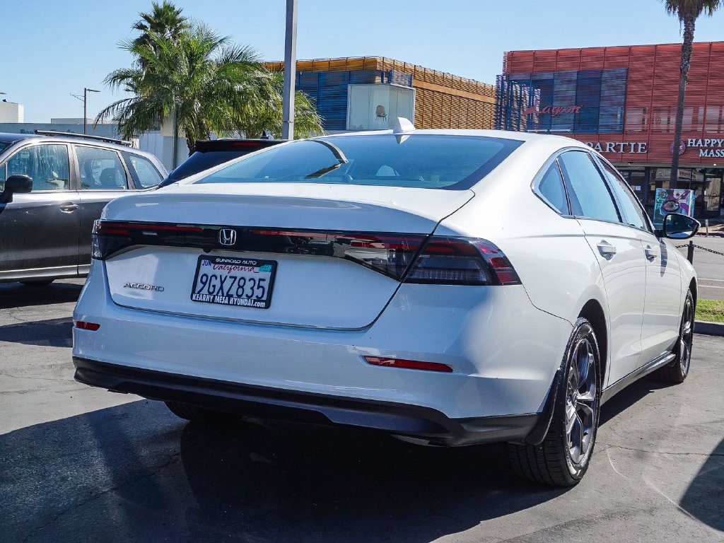 Used 2023 White Honda EX image 7
