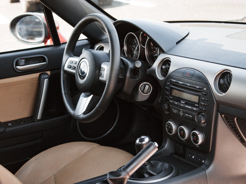 Used 2010 RED Mazda  image 22