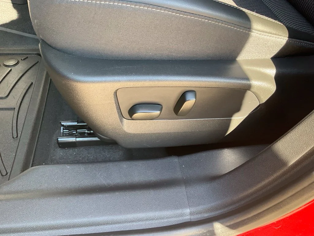 Used 2022 Red Buick Preferred image 7