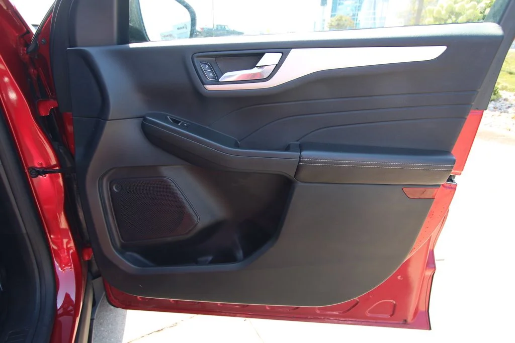 Used 2021 Red Ford SE image 42