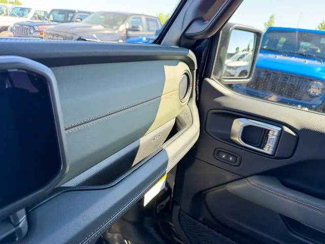 New 2026 Black Clear-Coat Exterior Paint Jeep Mojave X image 23
