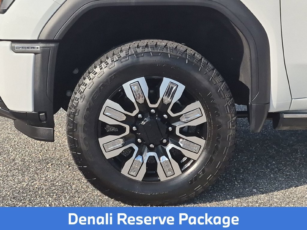 Used 2025 Summit White GMC Denali image 13