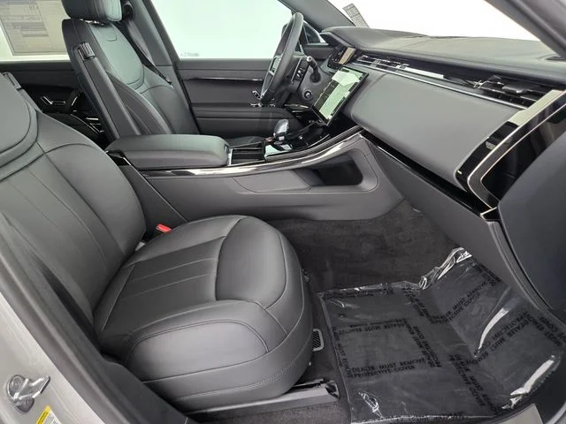 New 2026 Borasco Grey Land Rover Dynamic SE image 3