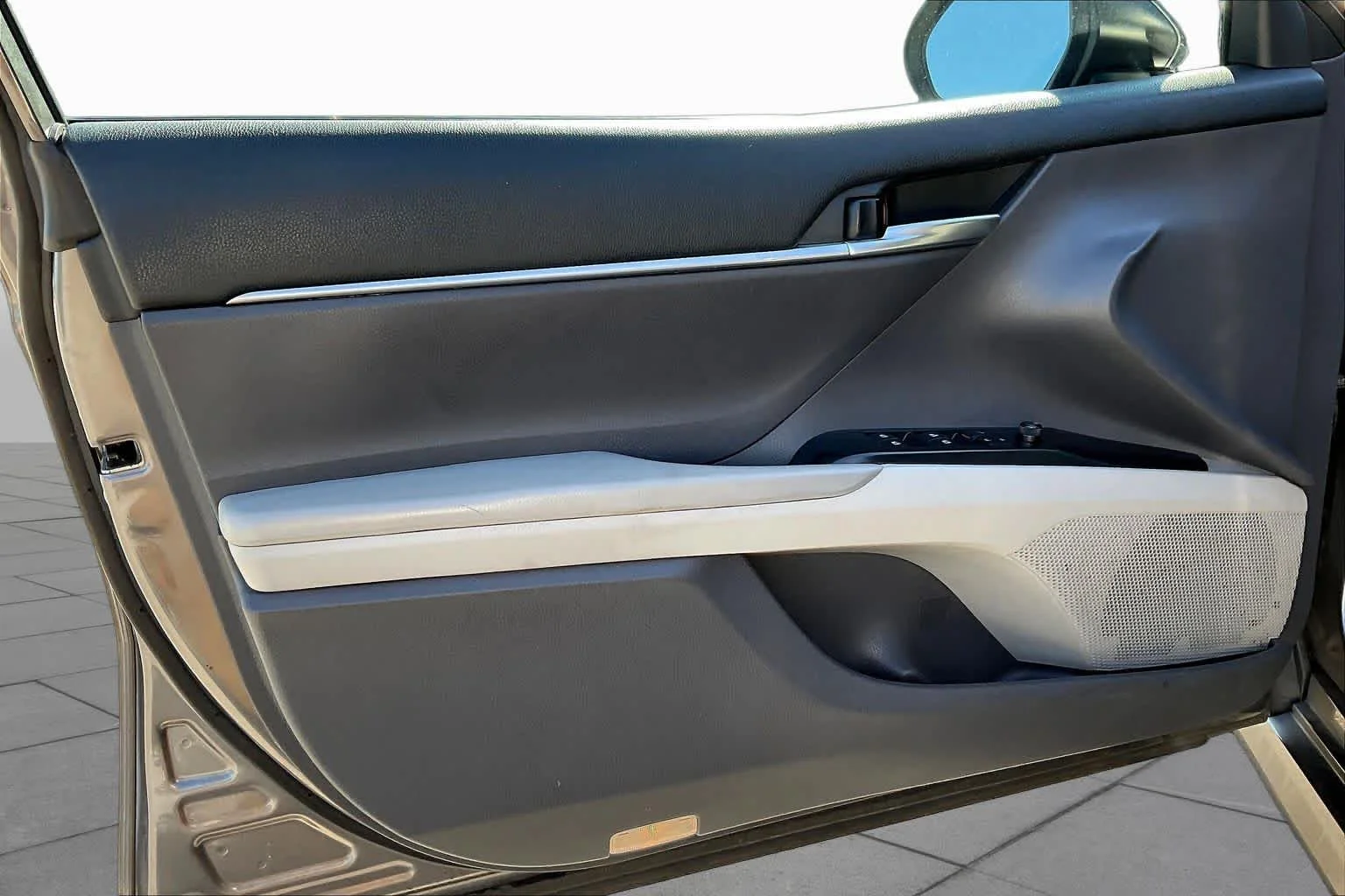 Used 2018 Predawn Gray Mica Toyota LE image 21