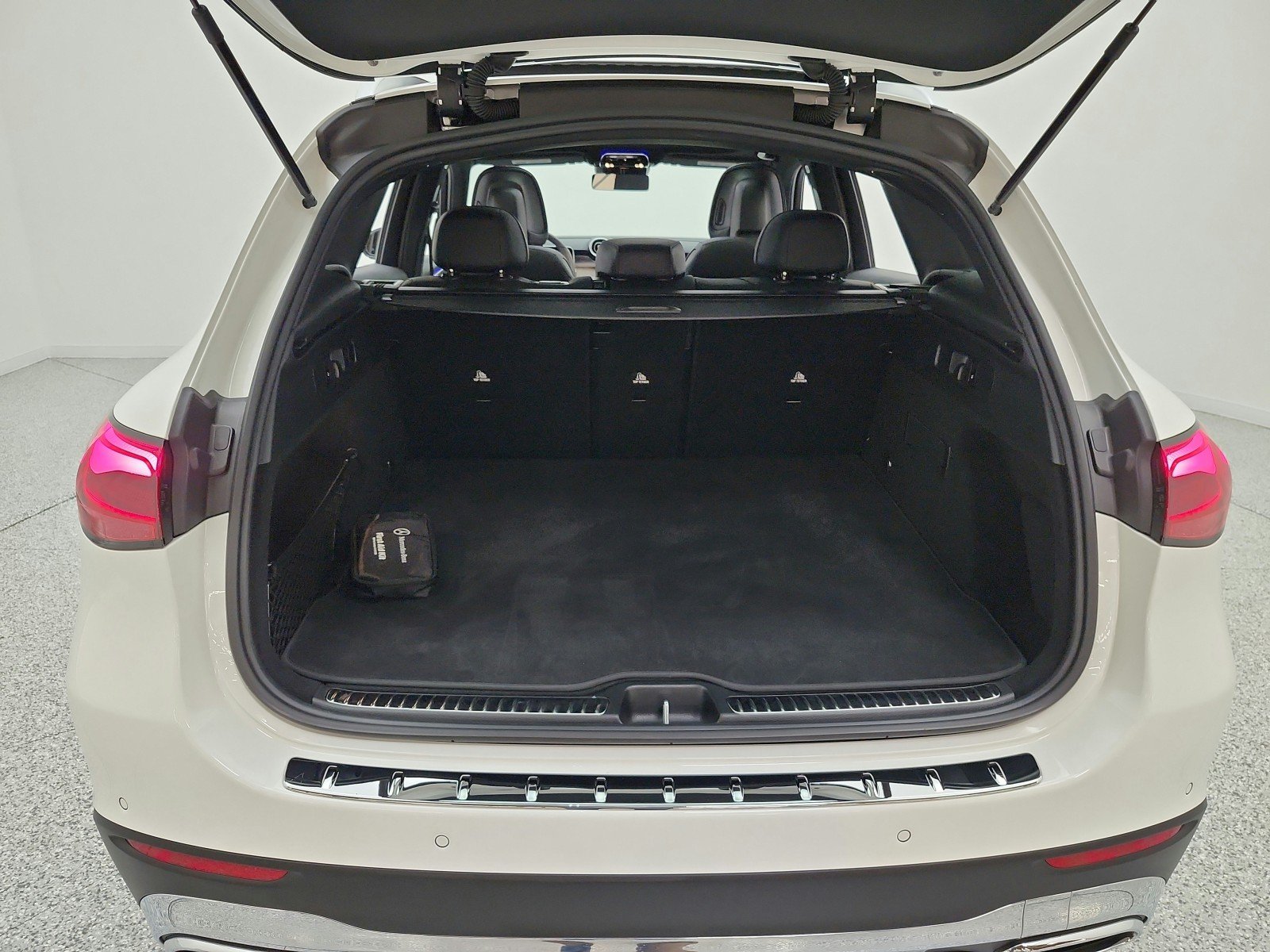 Certified Used 2026 Polar White Mercedes-Benz GLC 300 SUV image 21