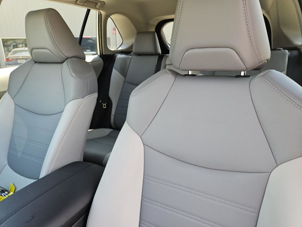 Used 2023 Silver Toyota XLE Premium image 13