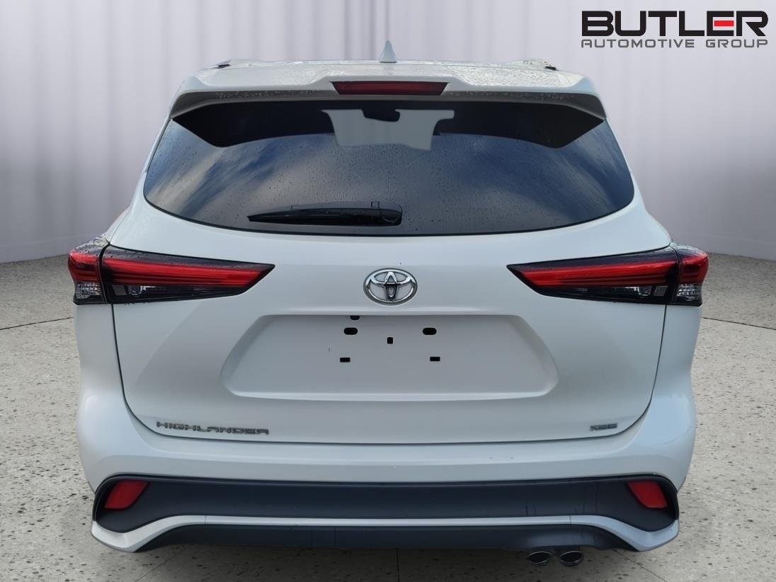 Used 2021 Blizzard Pearl Toyota XSE image 9