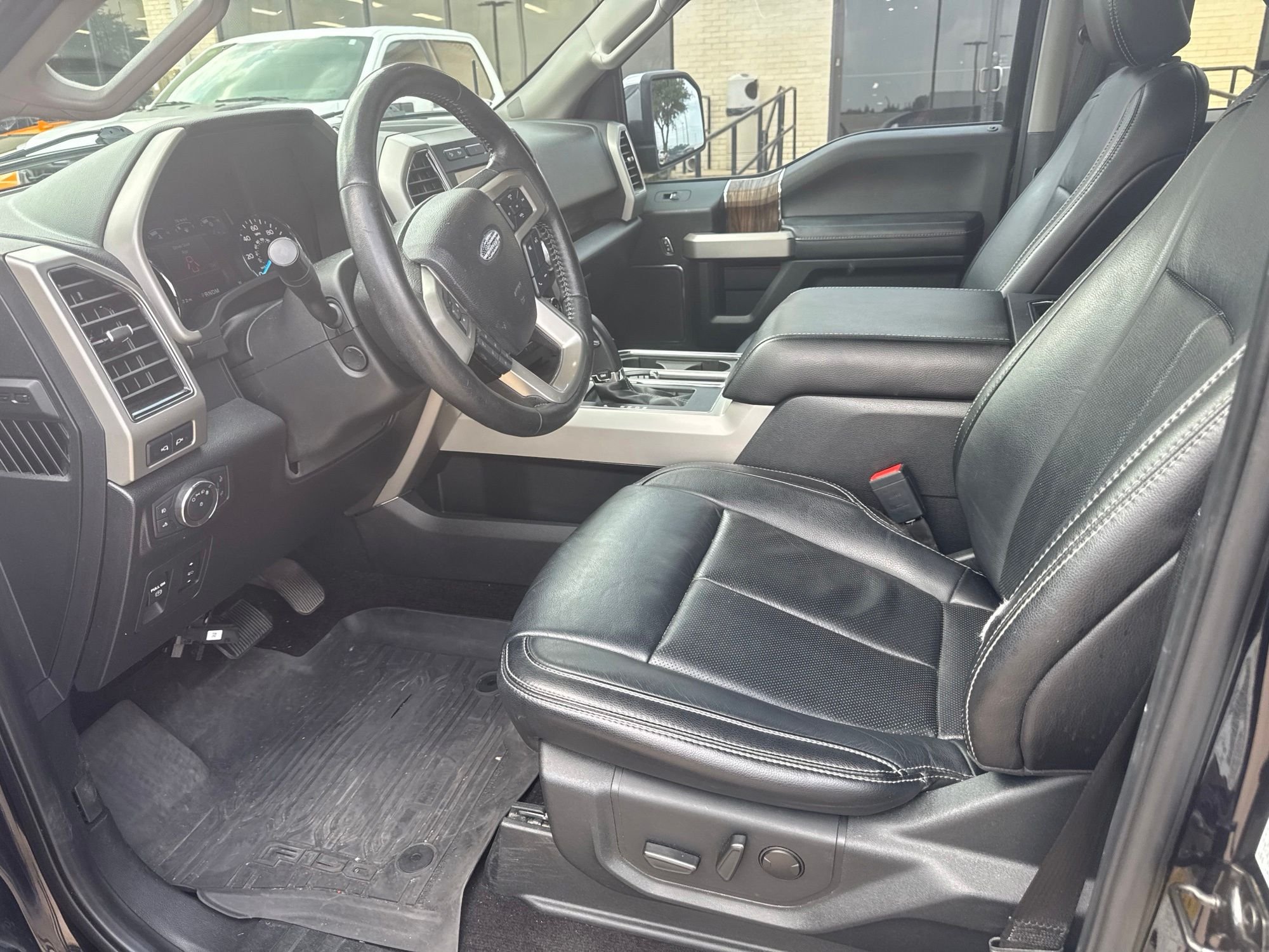 Used 2020 Black Metallic Ford Lariat image 4