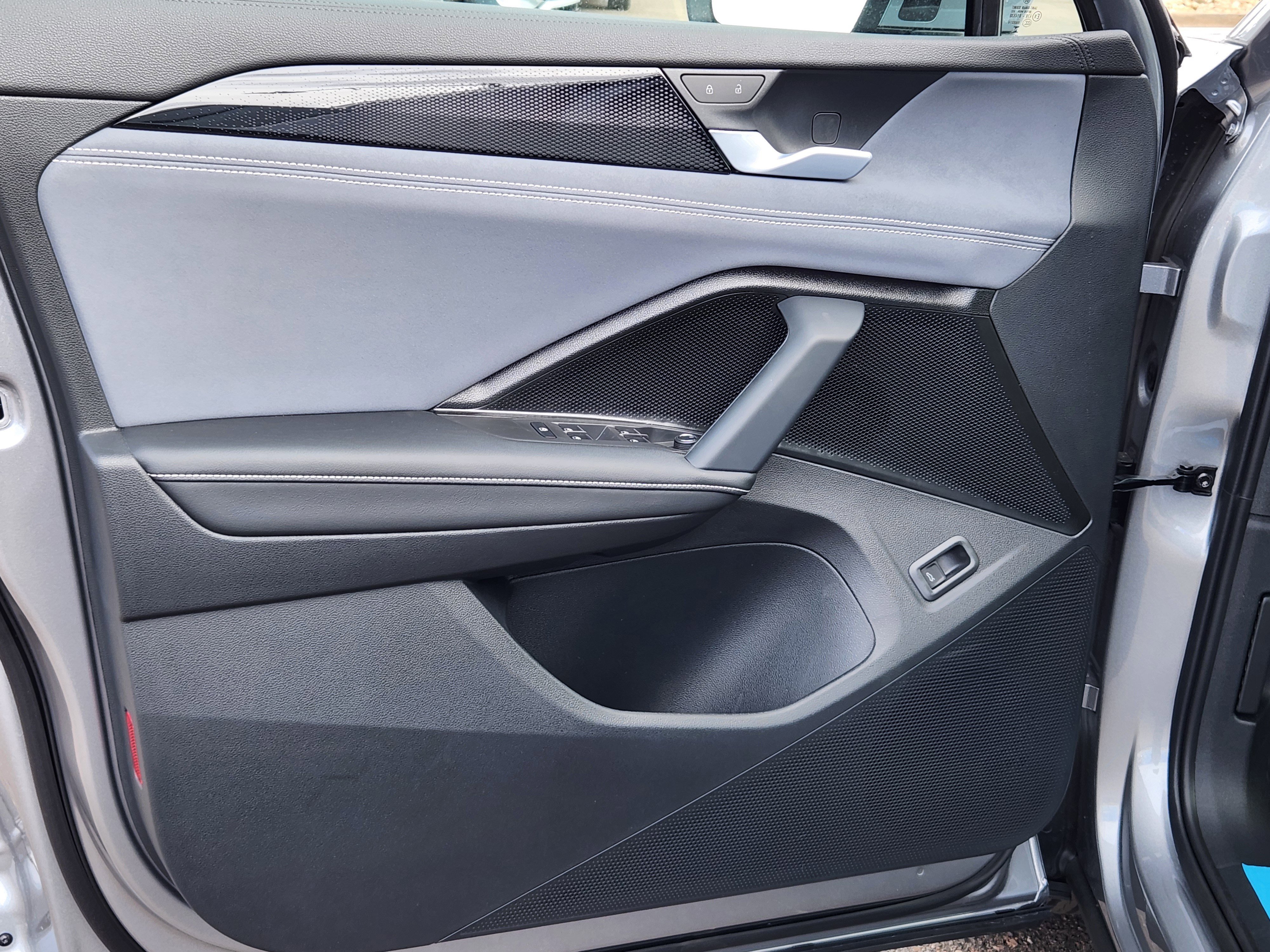 New 2026 Silver Volkswagen 2.0T SE image 8