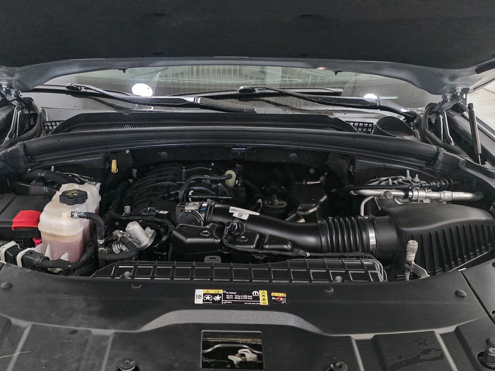 Used 2023 Silver Jeep Laredo image 16