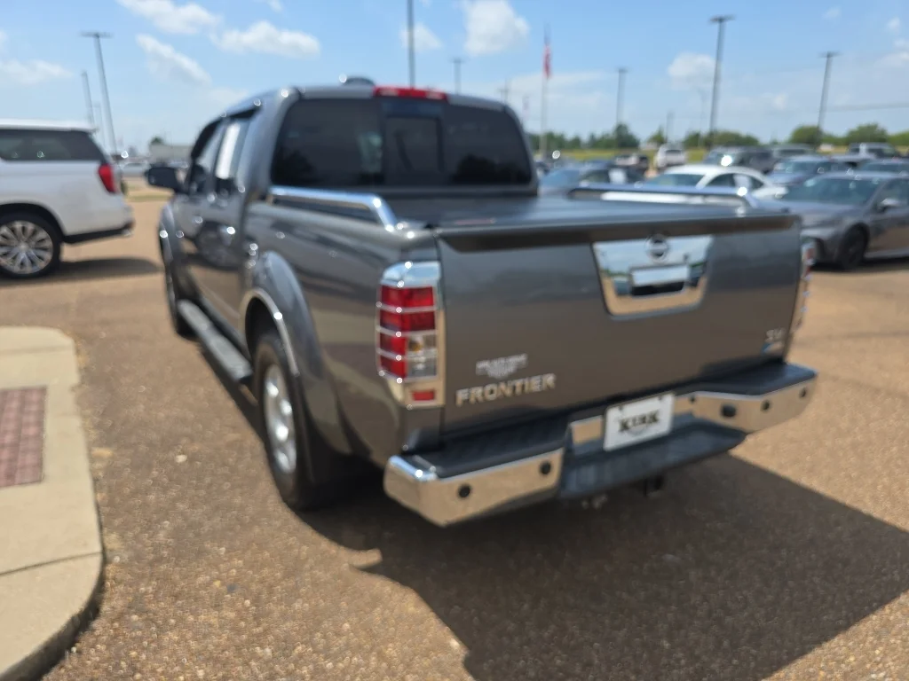 Used 2018 Gun Metallic Nissan SV V6 image 3