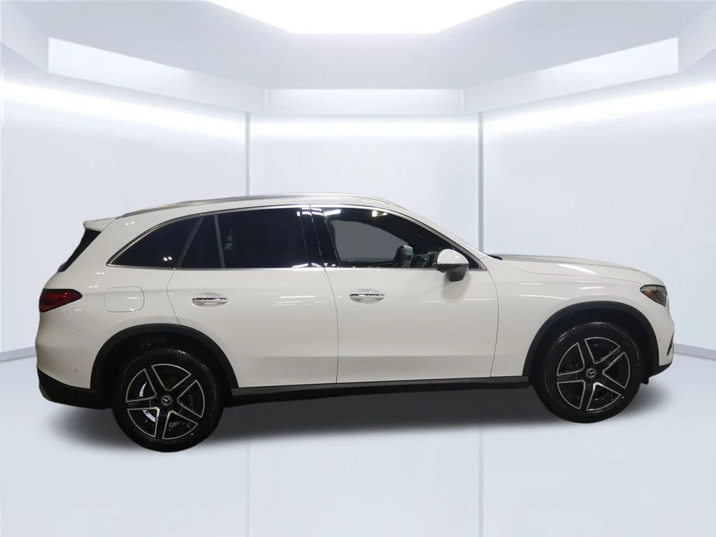 New 2026 Polar White Mercedes-Benz GLC 300 image 6
