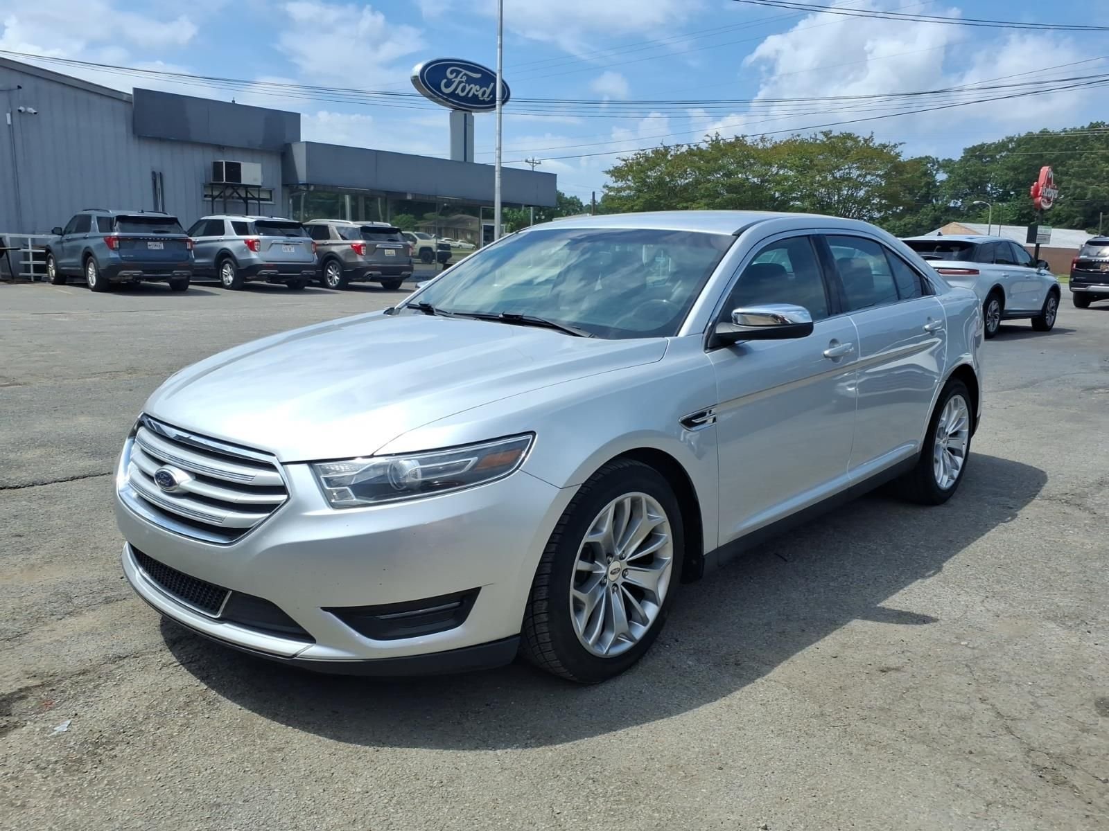 2015 Ford Taurus Limited FWD's photo
