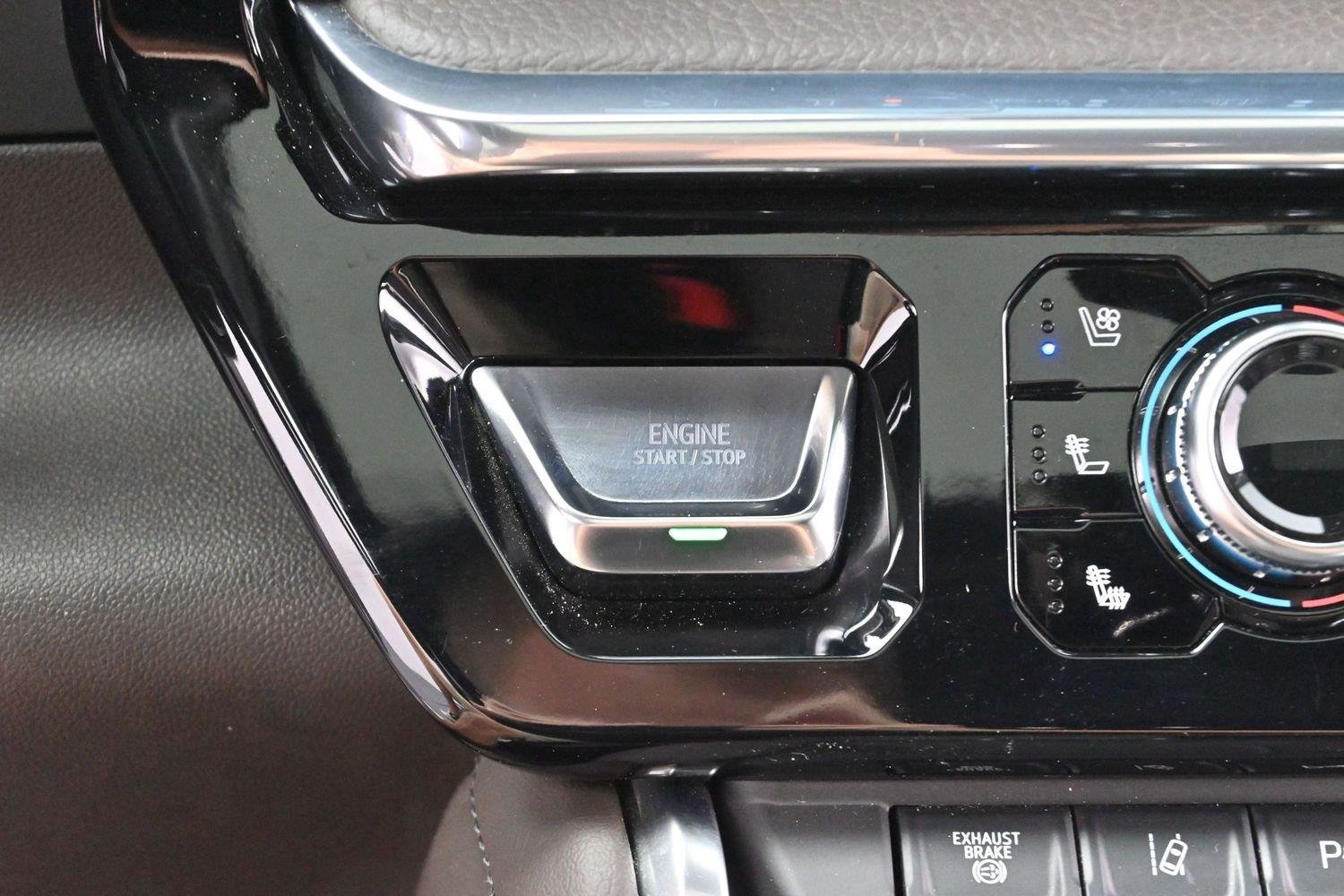 Used 2025 White Frost Tricoat GMC Denali image 24