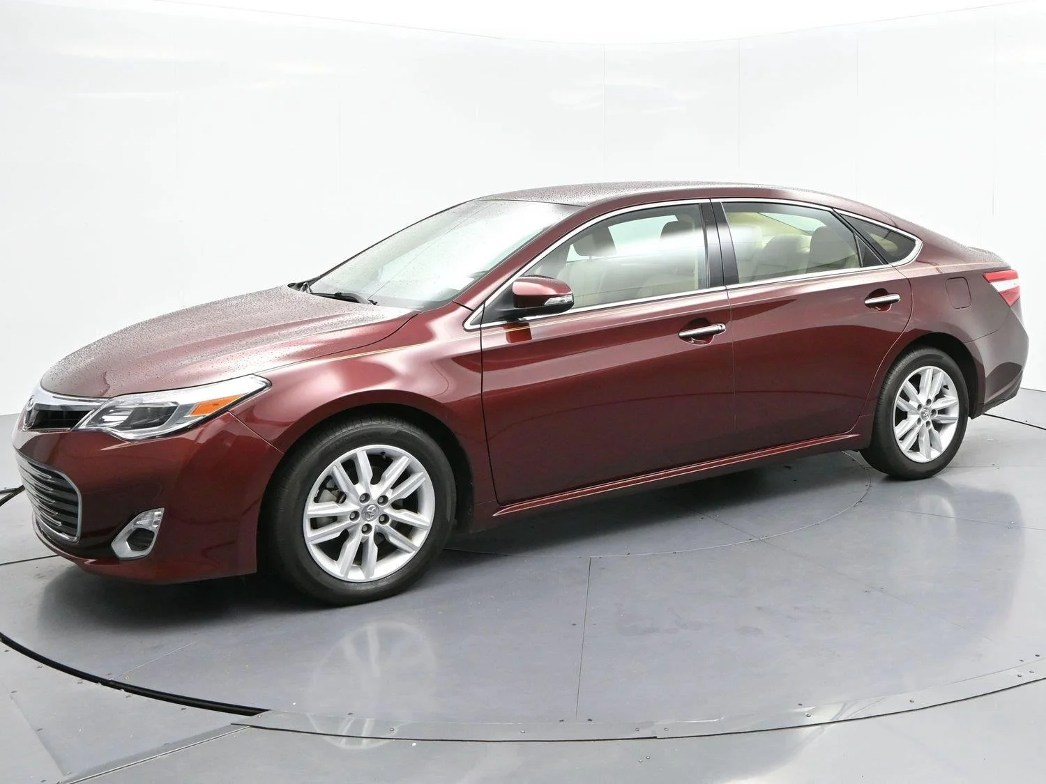 Used 2015 Ooh La La Rouge Mica Toyota XLE image 3