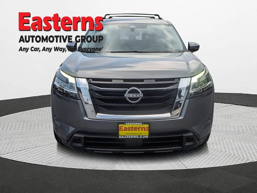 Used 2022 Gray Nissan SV image 9