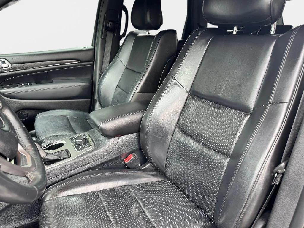 Used 2018 Red Jeep Overland image 17