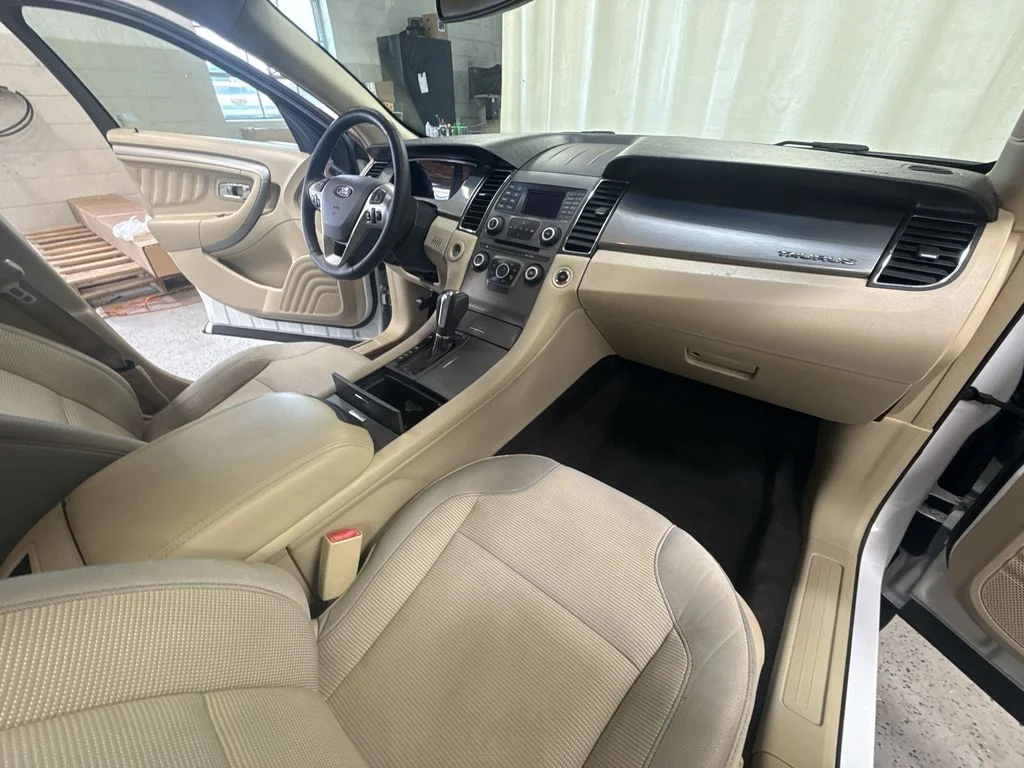 Used 2015 Oxford White Ford SEL image 38