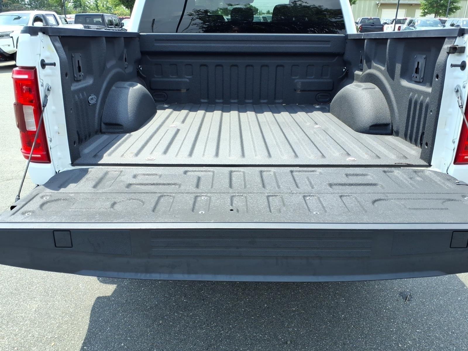 Used 2022 Oxford White Ford XLT image 30