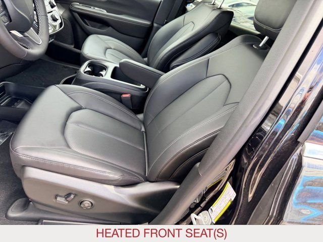 New 2026 Diamond Black Crystal Pearl-Coat Exterior Paint Chrysler Select image 10