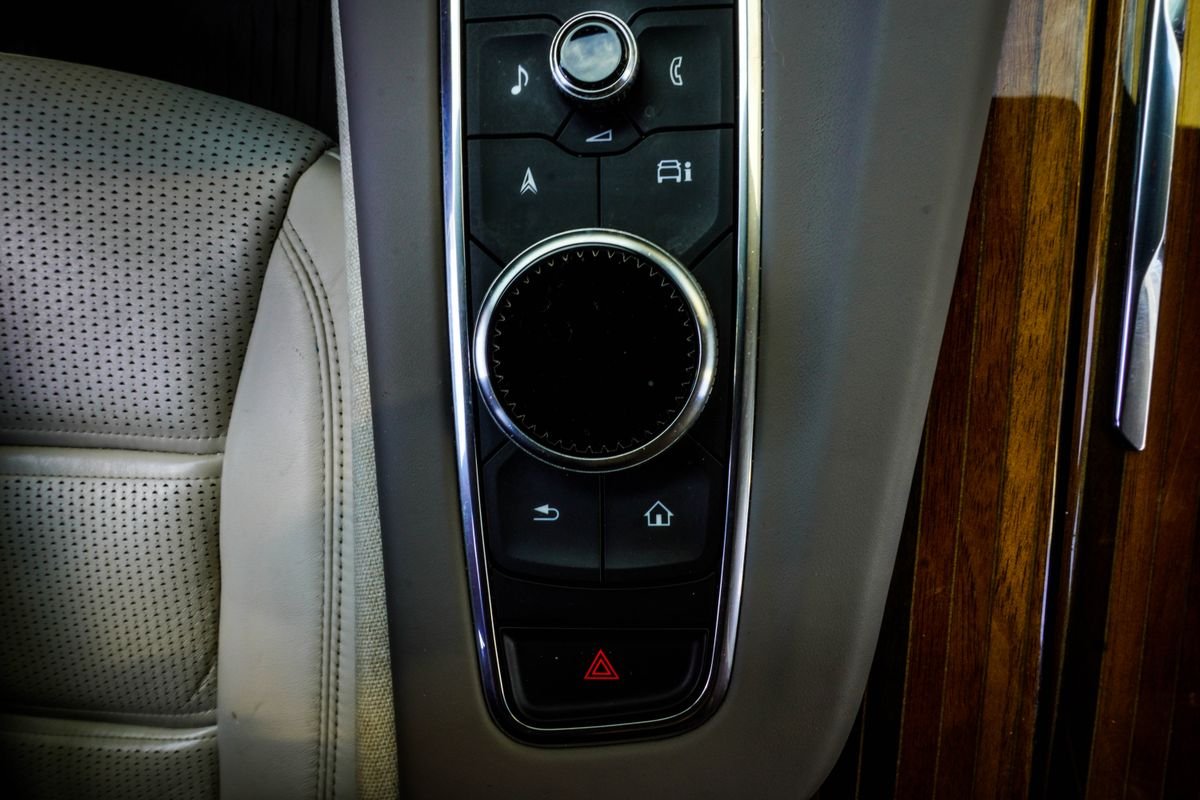 Used 2024 White Cadillac Sport Platinum image 19