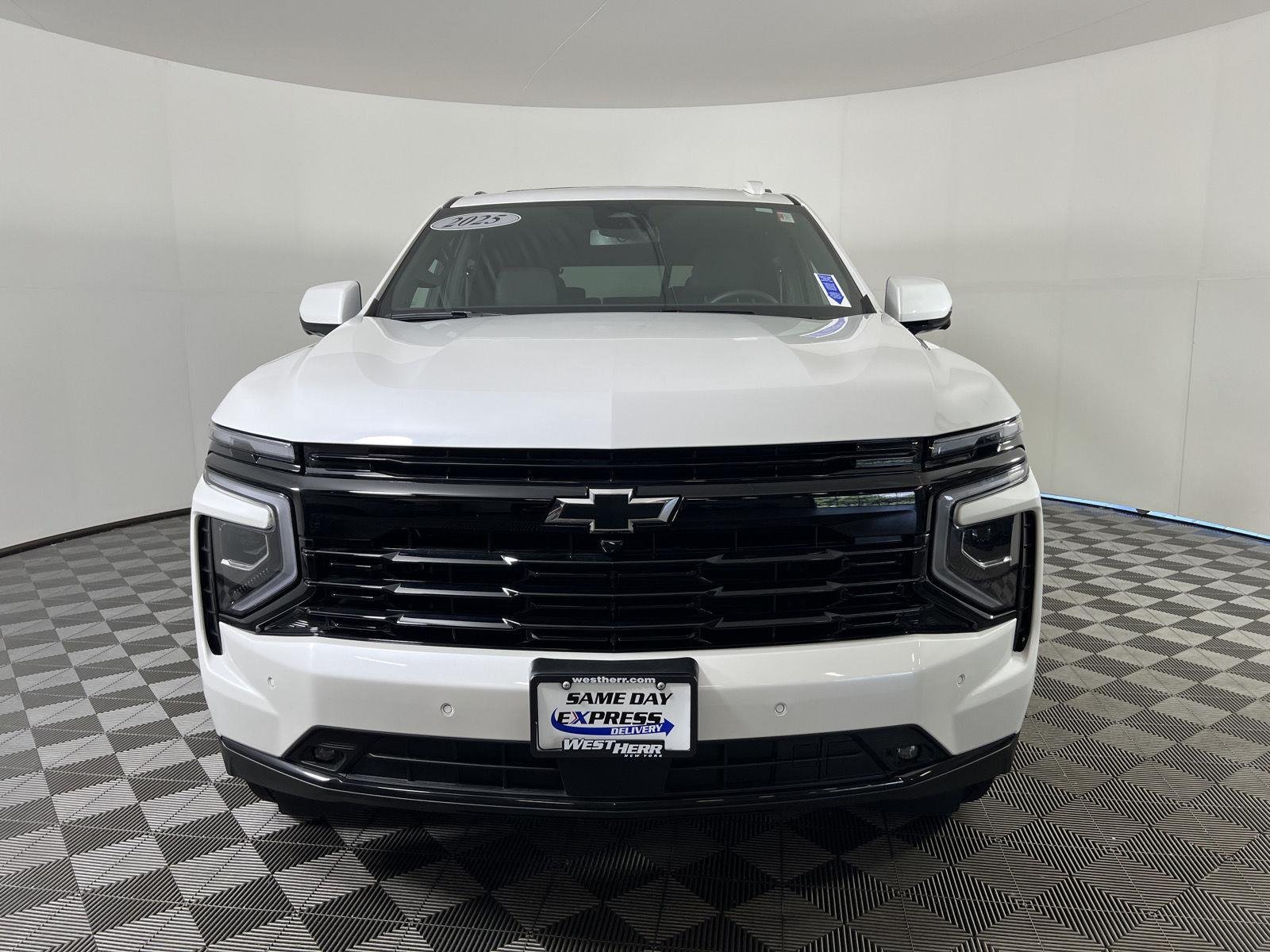 Used 2025 Iridescent Pearl Tricoat Chevrolet RST image 34