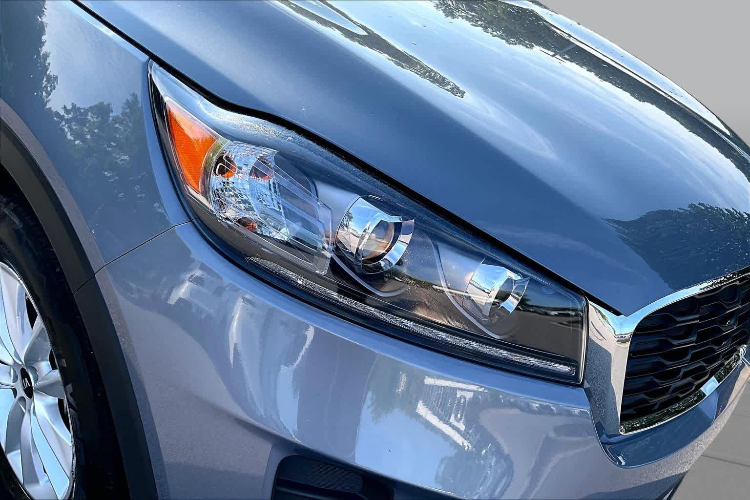 Used 2019 Everlasting Silver Kia L image 29