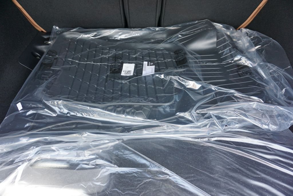 Used 2026 Graphite Grey Metallic Mercedes-Benz CLE 300 image 32