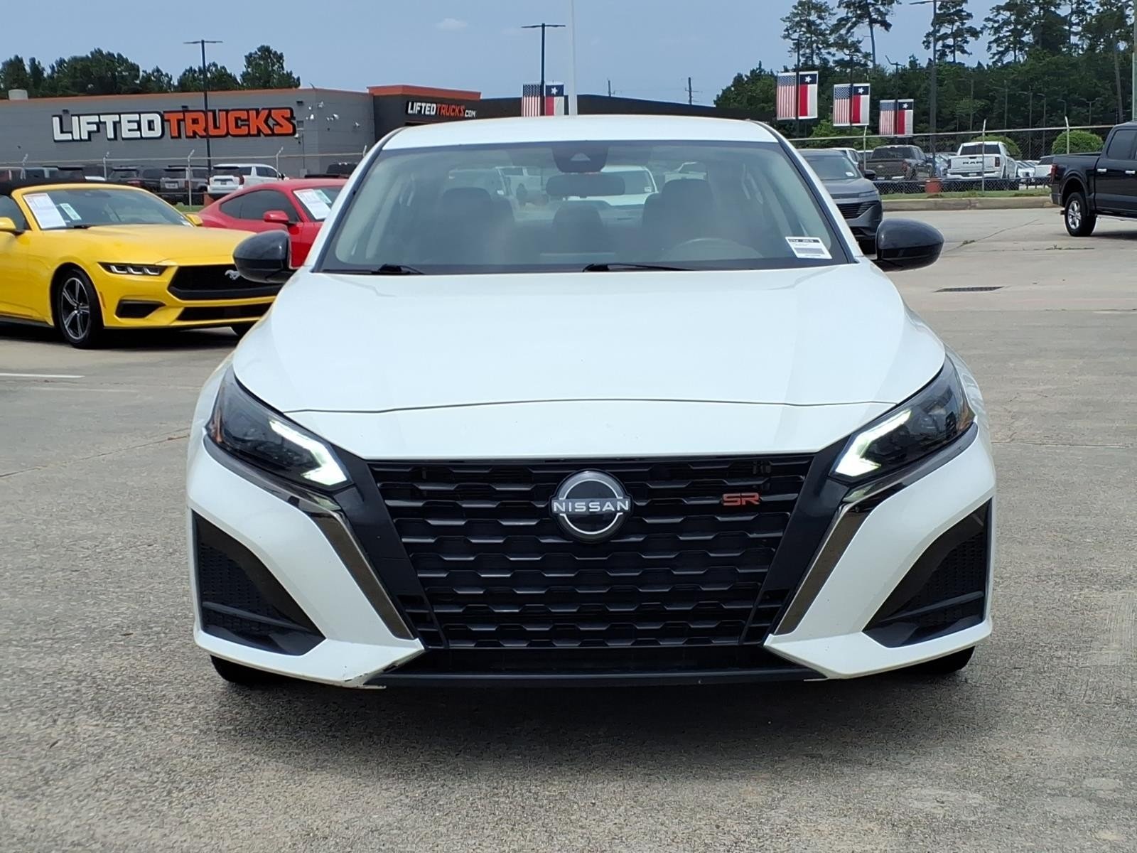2023 Nissan Altima 2.5 SR White at G Motors