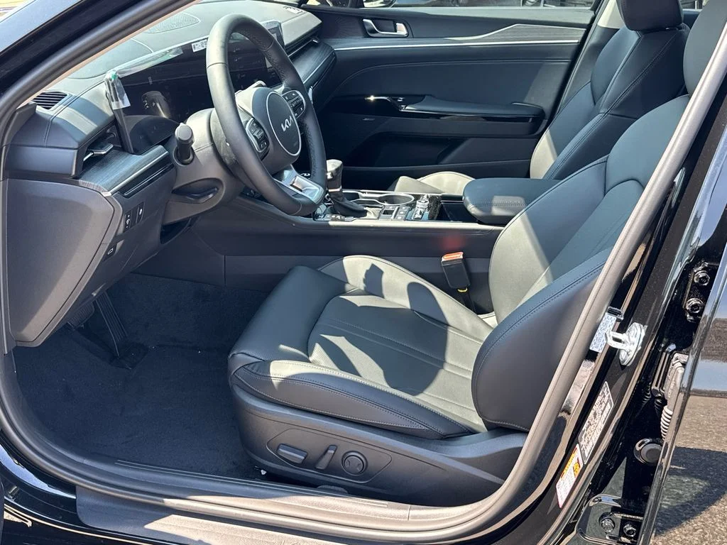 New 2026 Aurora Black Pearl Kia EX image 9