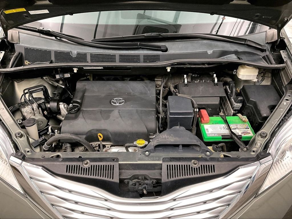 Used 2011 Green Toyota Limited image 14