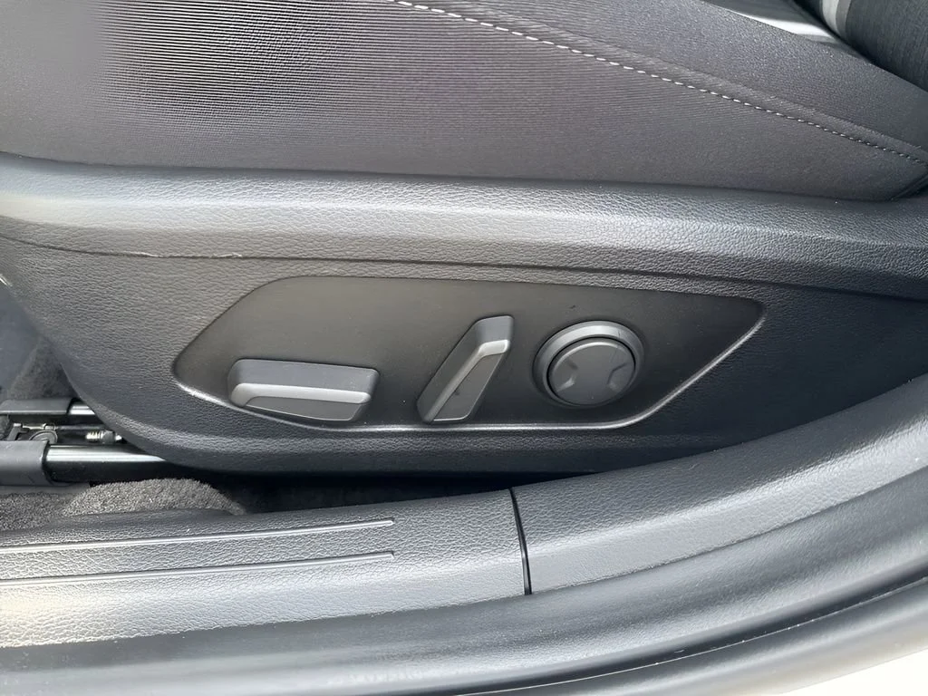Used 2025 White Hyundai SEL image 10