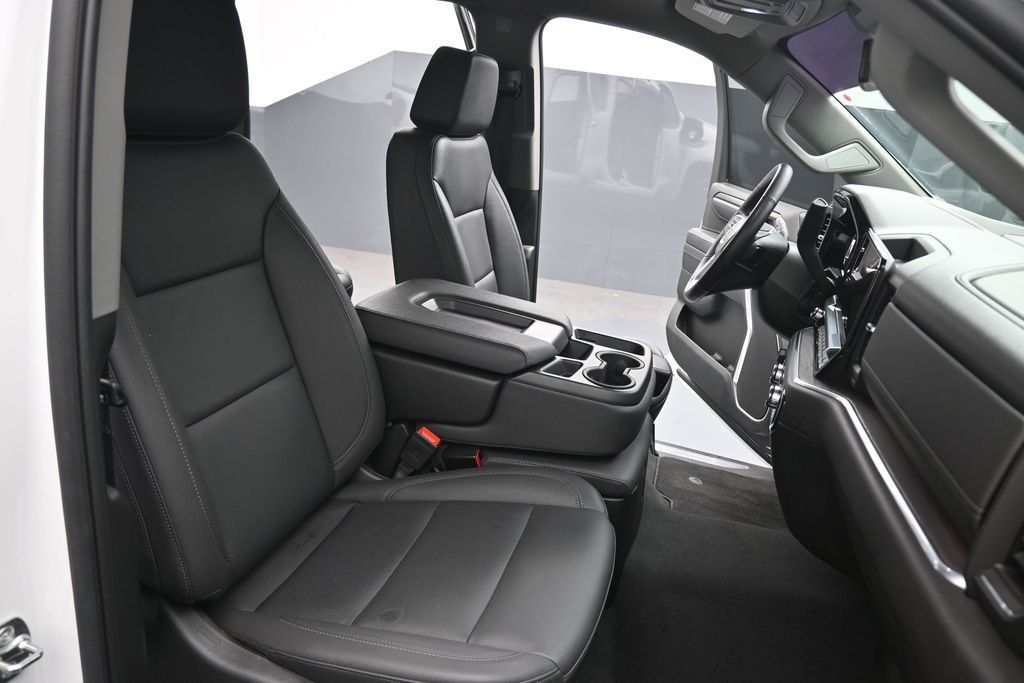Used 2025 White GMC SLT image 24