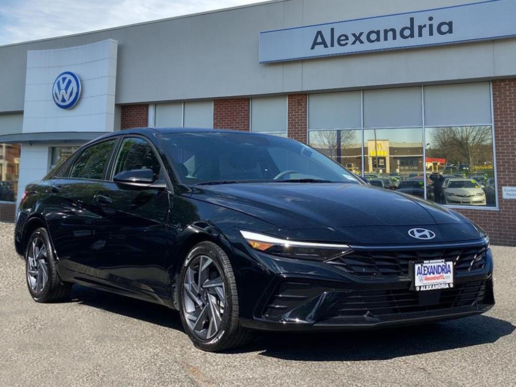 2025 Hyundai Elantra 2.0 SEL Convenience IVT's photo