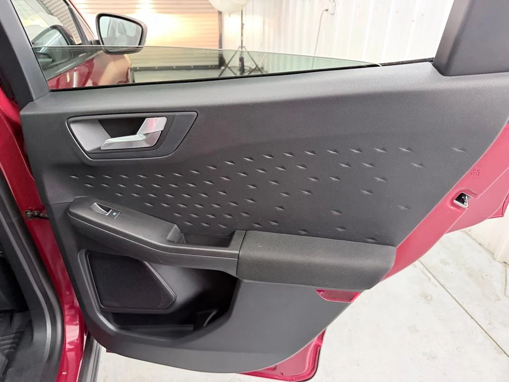 Used 2020 Red Ford SE image 39
