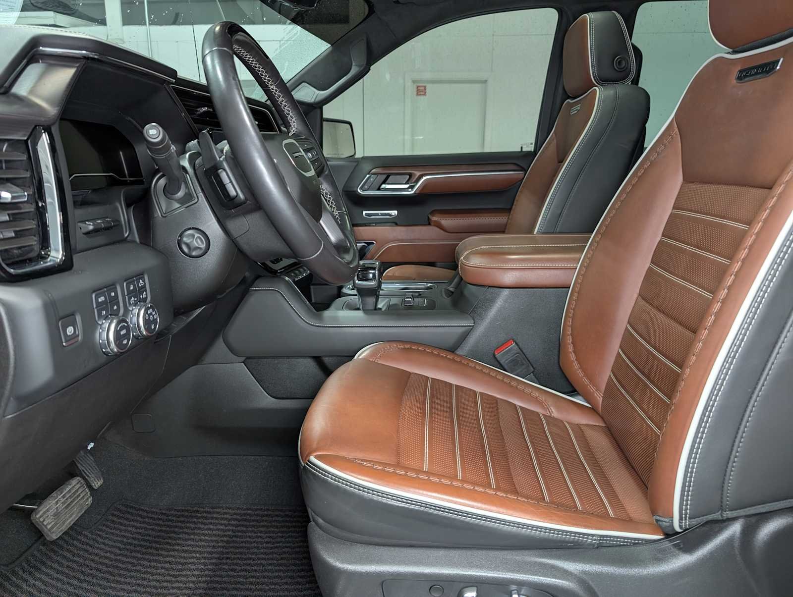 Used 2024 Sterling Metallic GMC Denali Ultimate image 4