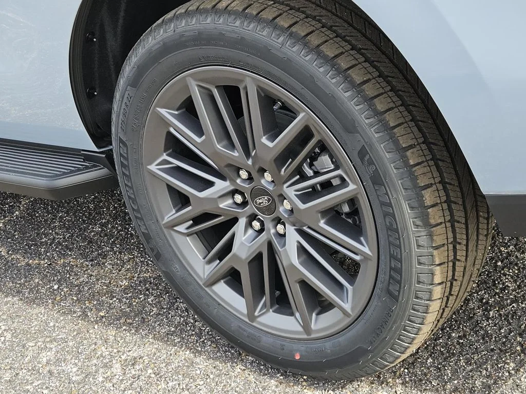 New 2026 Glacier Gray Metallic Tri-Coat Ford Platinum® image 9