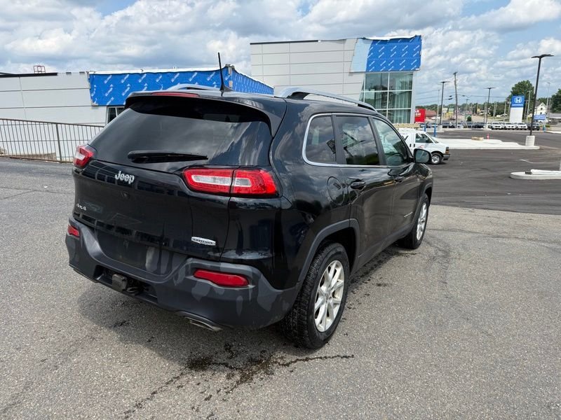 Used 2017 Black Jeep Latitude image 8