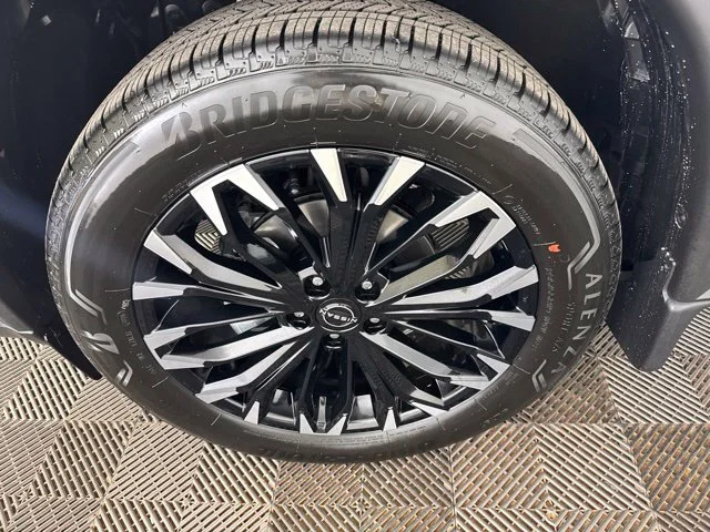 New 2026 Everest White Pearl TriCoat Nissan Dark Armor™ image 26