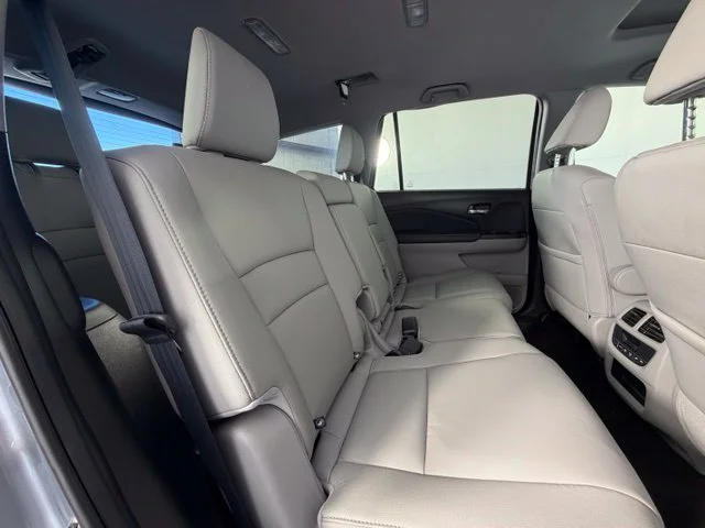 Used 2018 Silver Honda EX-L image 39