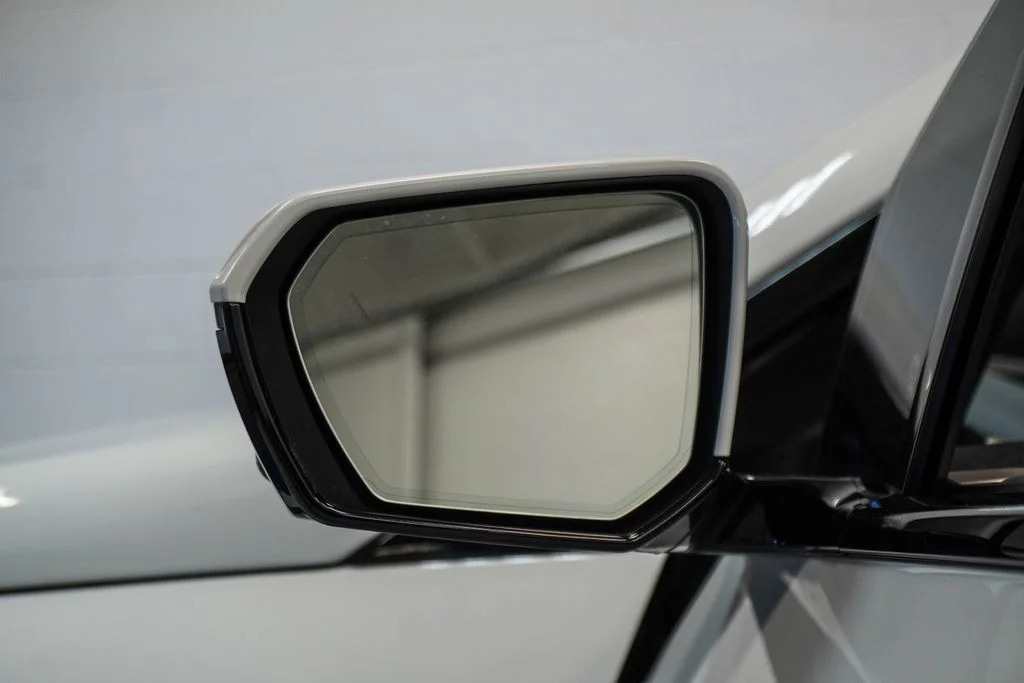 Used 2024 White BMW xDrive50 image 41