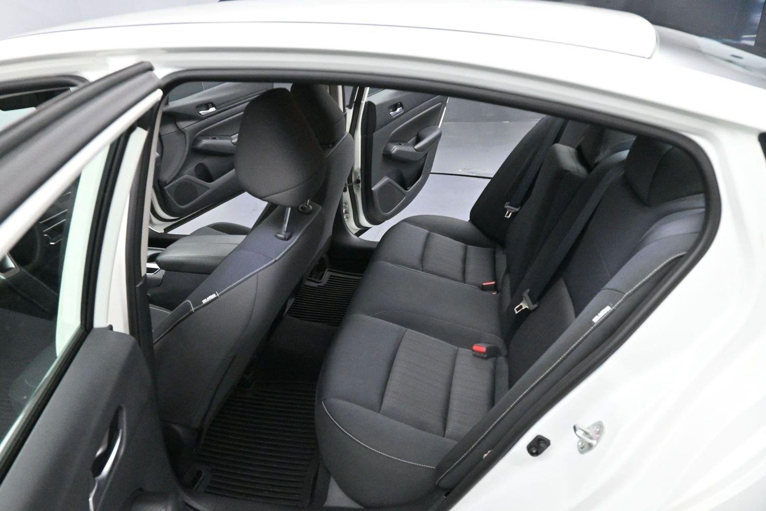 Used 2022 Glacier White Nissan 2.5 S image 25