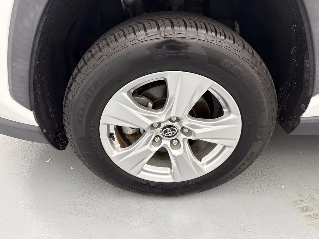 Used 2021 Super White Toyota XLE image 4