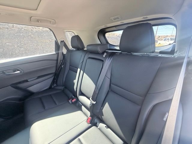 New 2026 Everest White Pearl TriCoat Nissan Dark Armor™ image 26