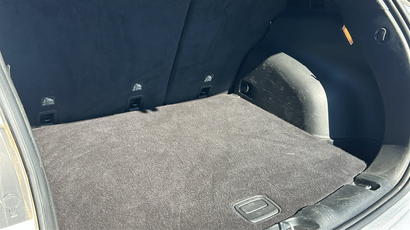 Used 2024 Silver Zynith Metallic Clearcoat Jeep Latitude image 27