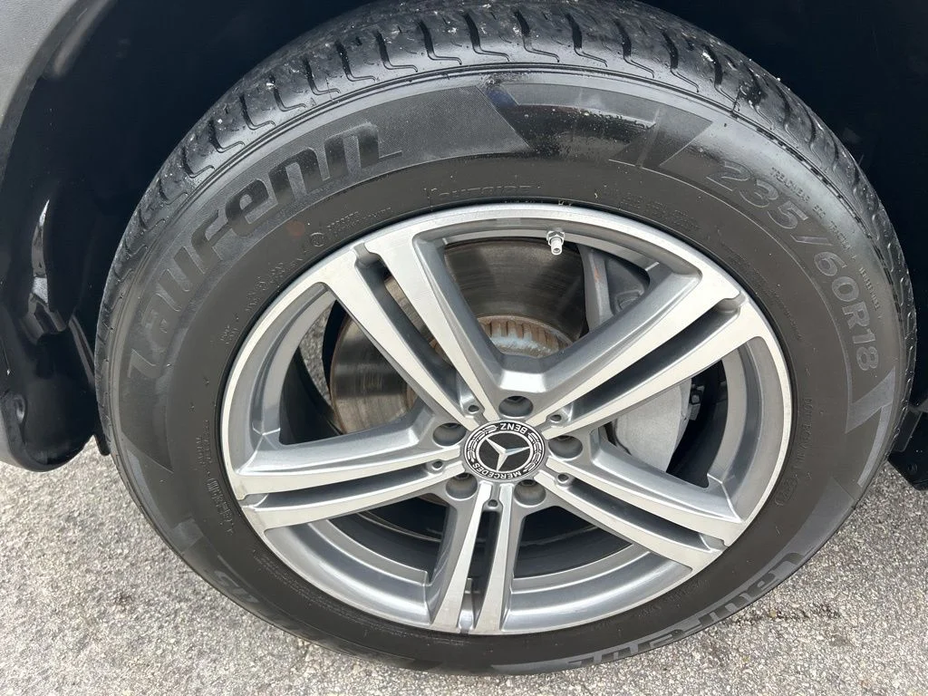 Used 2022 Black Mercedes-Benz GLC 300 image 17